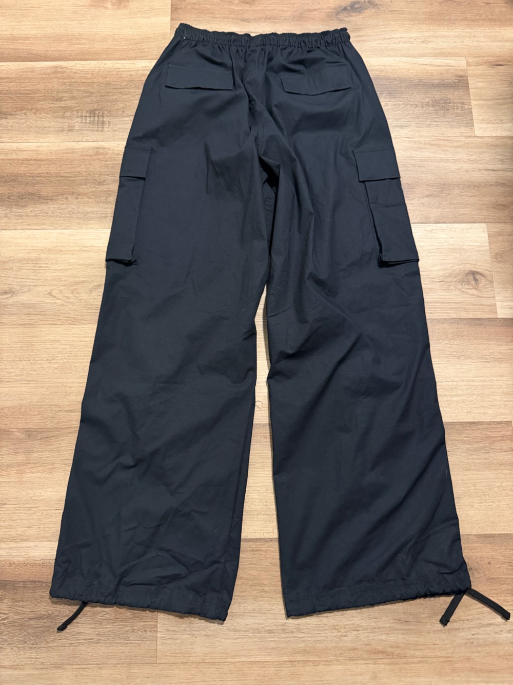 NWT Nike woven Cargo Parachute Ripstop Pants Womens Size Medium Black - Picture 2 of 10
